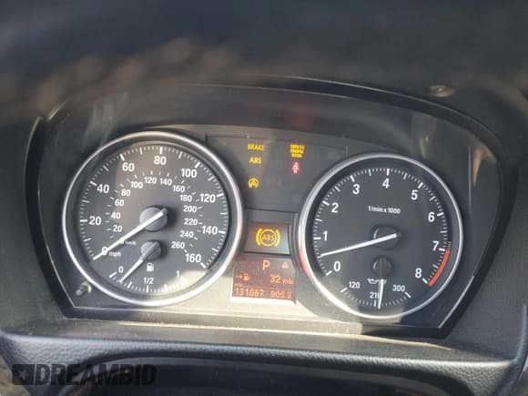 ✅ 2007 BMW 3 Series 328i • VIN: WBAWR33567PX78391 • Lot: 85155525. Wystawiony na Copart z przebiegiem 131 667 mil. Bezpłatny archiwum sprzedaży aukcyjnych z USA i szczegółowy raport historii pojazdu na DreamBid. Zdjęcie 9.