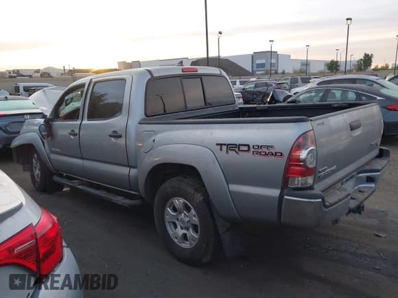 ✅ 2015 Toyota Tacoma PreRunner • VIN: 3TMJU4GN1FM184419 • Lot: 41102082. Listed on IAAI with 52,726 mi. Free auction sales archive from the USA and detailed vehicle history report at DreamBid. Image 14.
