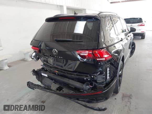 ✅ 2024 Volkswagen Tiguan SE R-Line Black • VIN: 3VVCB7AX4RM106944 • Lot: 42121362. Listed on IAAI with 11,777 mi. Free auction sales archive from the USA and detailed vehicle history report at DreamBid. Image 17.