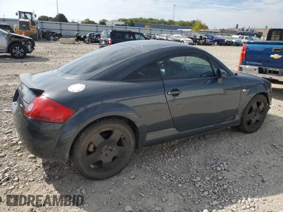 ✅ 2003 Audi TT • VIN: TRUWT28N231012698 • Lot: 81917055. Listed on Copart with 199,493 mi. Free auction sales archive from the USA and detailed vehicle history report at DreamBid. Image 3.