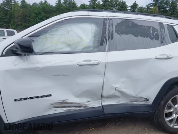 ✅ 2022 Jeep Compass Latitude Lux • VIN: 3C4NJDFB7NT181093 • Lot: 42359152. Wystawiony na IAAI z przebiegiem 20 264 mil. Bezpłatny archiwum sprzedaży aukcyjnych z USA i szczegółowy raport historii pojazdu na DreamBid. Zdjęcie 6.