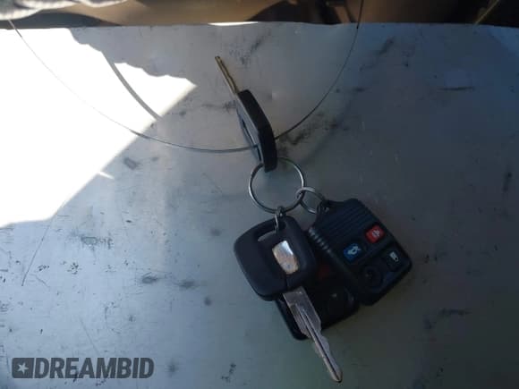 ✅ 1999 Lincoln Town Car Signature • VIN: 1LNHM82W7XY654671 • Lot: 43651311. Listed on IAAI with 177,664 mi. Free auction sales archive from the USA and detailed vehicle history report at DreamBid. Image 11.