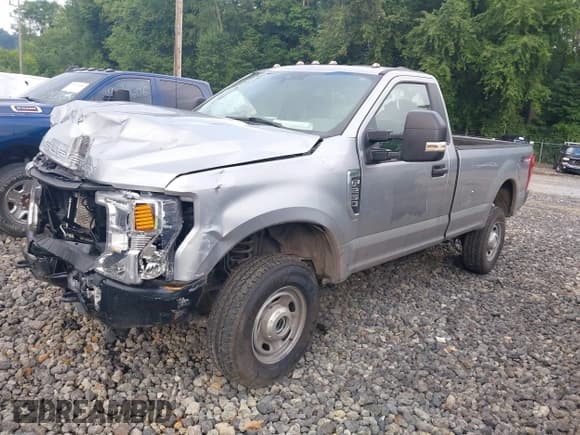 ✅ 2022 Ford F-250 XL • VIN: 1FTBF2B62NEF21705 • Lot: 39947332. Wystawiony na IAAI z przebiegiem 61 110 mil. Bezpłatny archiwum sprzedaży aukcyjnych z USA i szczegółowy raport historii pojazdu na DreamBid. Zdjęcie 2.