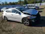 2017 Hyundai Elantra SE z VIN KMHD84LF0HU224001, wystawiony jako Copart lot #82572395 z przebiegiem 126 162 mil mil oraz Czysty tytuł • Clean title. Historia ofert i sprzedaży dostępna na DreamBid. Obrazek 4.