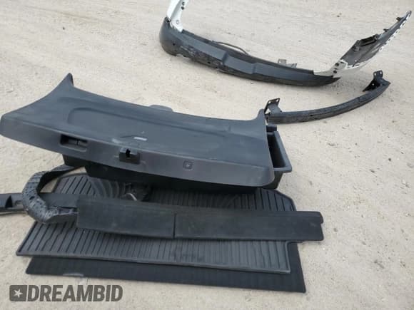 ✅ 2019 Chevrolet Traverse LT Cloth • VIN: 1GNERGKWXKJ174782 • Lot: 67691144. Wystawiony na Copart z przebiegiem 130 853 mil. Bezpłatny archiwum sprzedaży aukcyjnych z USA i szczegółowy raport historii pojazdu na DreamBid. Zdjęcie 13.