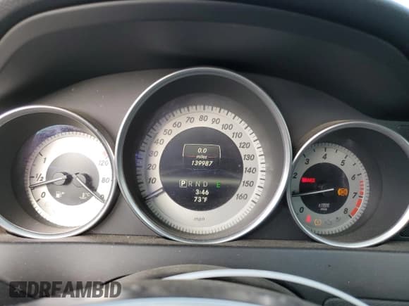 ✅ 2013 Mercedes-Benz C 250 • VIN: WDDGJ4HB5DF990967 • Lot: 54532425. Wystawiony na Copart z przebiegiem 139 987 mil. Bezpłatny archiwum sprzedaży aukcyjnych z USA i szczegółowy raport historii pojazdu na DreamBid. Zdjęcie 9.