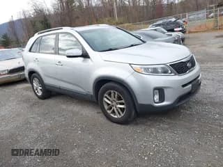 ✅ 2014 Kia Sorento LX • VIN: 5XYKTCA68EG538077 • Lot: 43697961. Wystawiony na IAAI z przebiegiem 144 776 mil. Bezpłatny archiwum sprzedaży aukcyjnych z USA i szczegółowy raport historii pojazdu na DreamBid. Zdjęcie 1.