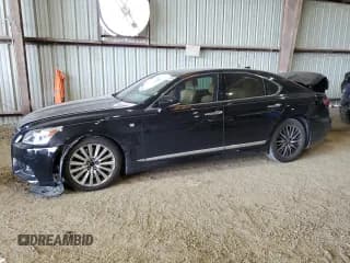 ✅ 2014 Lexus LS 460 • VIN: JTHCL5EF8E5022268 • Лот: 68464984. Опубликован ранее на Copart с пробегом 111 840 миль. Бесплатный доступ к архиву аукционных продаж из США и подробный отчёт об истории автомобиля на DreamBid. Изображение 1.