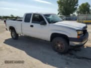 ✅ 2006 Chevrolet Silverado 2500HD Work Truck • VIN: 1GCHK29UX6E129048 • Lot: 71828374. Wystawiony na Copart z przebiegiem 287 119 mil. Bezpłatny archiwum sprzedaży aukcyjnych z USA i szczegółowy raport historii pojazdu na DreamBid. Zdjęcie 4.