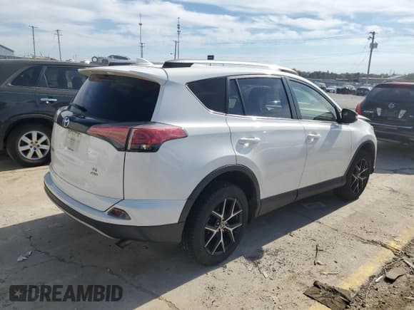 ✅ 2017 Toyota RAV4 SE • VIN: JTMJFREV5HJ121687 • Lot: 91368675. Wystawiony na Copart z przebiegiem 156 347 mil. Bezpłatny archiwum sprzedaży aukcyjnych z USA i szczegółowy raport historii pojazdu na DreamBid. Zdjęcie 3.
