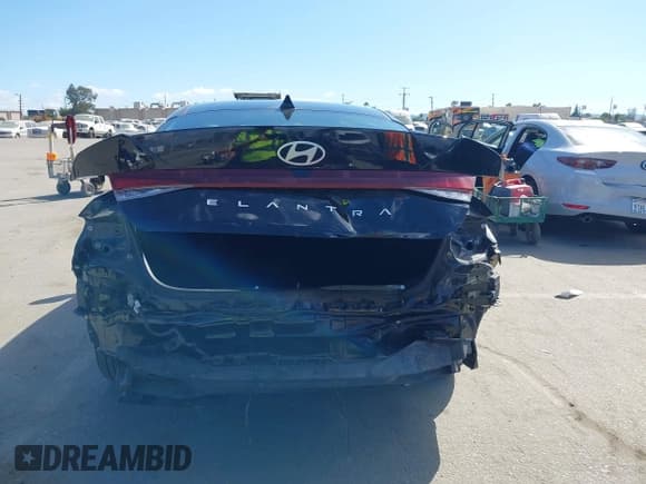 ✅ 2024 Hyundai Elantra SE • VIN: KMHLL4DG9RU675835 • Lot: 43383823. Listed on IAAI with 37,022 mi. Free auction sales archive from the USA and detailed vehicle history report at DreamBid. Image 17.