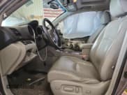 ✅ 2011 Toyota Highlander Limited • VIN: JTEDC3EH7B2002808 • Lot: 81939685. Listed on Copart with 201,784 mi. Free auction sales archive from the USA and detailed vehicle history report at DreamBid. Image 7.