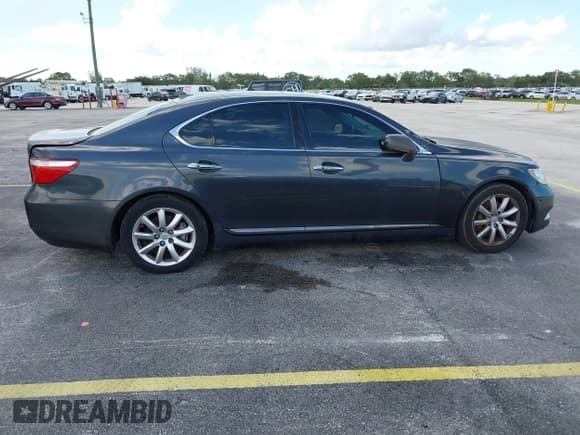 ✅ 2007 Lexus LS 460 • VIN: JTHBL46F975039538 • Lot: 42797328. Wystawiony na IAAI z przebiegiem 202 043 mil. Bezpłatny archiwum sprzedaży aukcyjnych z USA i szczegółowy raport historii pojazdu na DreamBid. Zdjęcie 13.