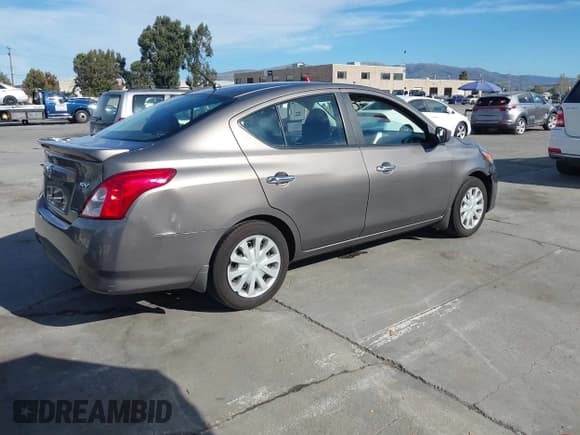 ✅ 2015 Nissan Versa S • VIN: 3N1CN7AP4FL954123 • Лот: 43628380. Опубликован ранее на IAAI с пробегом 270 176 миль. Бесплатный доступ к архиву аукционных продаж из США и подробный отчёт об истории автомобиля на DreamBid. Изображение 4.