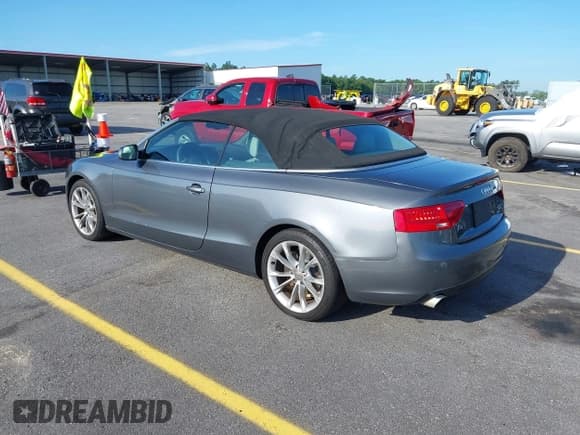 ✅ 2013 Audi A5 Premium Plus • VIN: WAULFAFH5DN009944 • Lot: 42508314. Listed on IAAI with 233,593 mi. Free auction sales archive from the USA and detailed vehicle history report at DreamBid. Image 3.