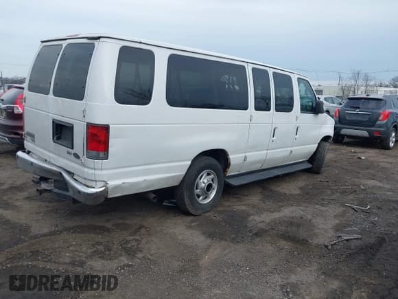 ✅ 2013 Ford Econoline Passenger XL • VIN: 1FBSS3BL0DDA90801 • Lot: 41599448. Wystawiony na IAAI z przebiegiem 234 881 mil. Bezpłatny archiwum sprzedaży aukcyjnych z USA i szczegółowy raport historii pojazdu na DreamBid. Zdjęcie 4.