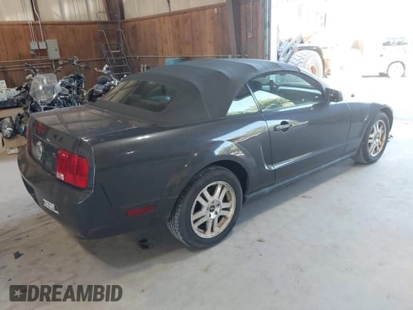 ✅ 2007 Ford Mustang Deluxe • VIN: 1ZVHT84N575330273 • Lot: 43074318. Listed on IAAI with 101,913 mi. Free auction sales archive from the USA and detailed vehicle history report at DreamBid. Image 4.