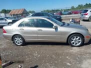 ✅ 2004 Mercedes-Benz C 240 • VIN: WDBRF81J54F456928 • Lot: 43049868. Wystawiony na IAAI z przebiegiem 108 872 mil. Bezpłatny archiwum sprzedaży aukcyjnych z USA i szczegółowy raport historii pojazdu na DreamBid. Zdjęcie 13.