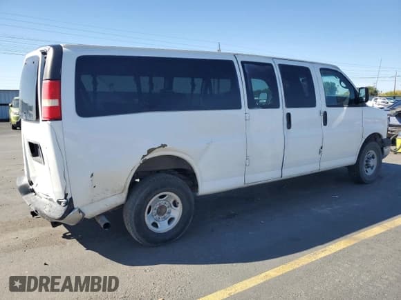 ✅ 2010 Chevrolet Express Passenger LT • VIN: 1GA2G1DG2A1164775 • Lot: 84302725. Wystawiony na Copart z przebiegiem 75 642 mil. Bezpłatny archiwum sprzedaży aukcyjnych z USA i szczegółowy raport historii pojazdu na DreamBid. Zdjęcie 3.
