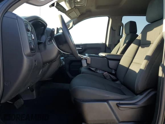 ✅ 2020 Chevrolet Silverado 1500 Custom Trail Boss • VIN: 3GCPYCEF8LG448380 • Lot: 86072905. Wystawiony na Copart z przebiegiem 104 791 mil. Bezpłatny archiwum sprzedaży aukcyjnych z USA i szczegółowy raport historii pojazdu na DreamBid. Zdjęcie 7.