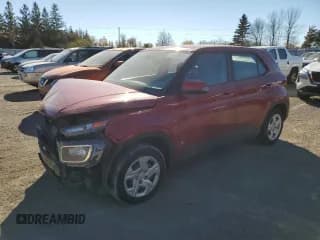 ✅ 2023 Hyundai Venue SE • VIN: KMHRB8A36PU216233 • Лот: 85598015. Опубликован ранее на Copart с пробегом 108 787 миль. Бесплатный доступ к архиву аукционных продаж из США и подробный отчёт об истории автомобиля на DreamBid. Изображение 1.