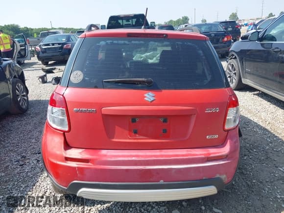 ✅ 2008 Suzuki SX4 • VIN: JS2YB413085110614 • Lot: 42471538. Wystawiony na IAAI z przebiegiem 164 249 mil. Bezpłatny archiwum sprzedaży aukcyjnych z USA i szczegółowy raport historii pojazdu na DreamBid. Zdjęcie 16.