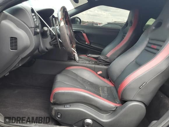 ✅ 2015 Nissan GT-R Premium • VIN: JN1AR5EF3FM280425 • Lot: 66657945. Wystawiony na Copart z przebiegiem 64 510 mil. Bezpłatny archiwum sprzedaży aukcyjnych z USA i szczegółowy raport historii pojazdu na DreamBid. Zdjęcie 7.