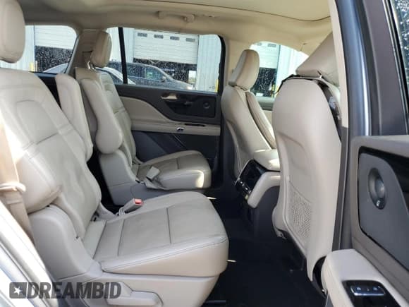 ✅ 2021 Lincoln Aviator Reserve • VIN: 5LM5J7WC9MGL03409 • Lot: 57794665. Wystawiony na Copart z przebiegiem 69 806 mil. Bezpłatny archiwum sprzedaży aukcyjnych z USA i szczegółowy raport historii pojazdu na DreamBid. Zdjęcie 11.