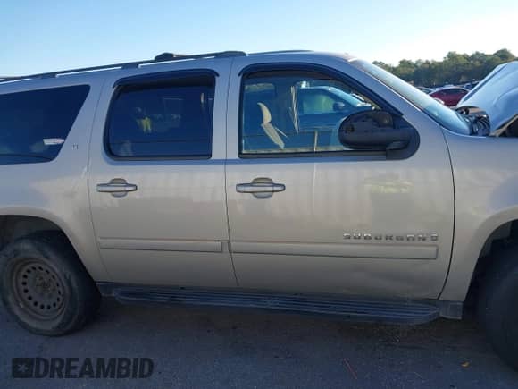 2008 Chevrolet Suburban LTZ z VIN 3GNFK16328G172542, wystawiony jako IAAI lot #43498358 z przebiegiem 194 011 mil mil oraz . Historia ofert i sprzedaży dostępna na DreamBid. Obrazek 14.