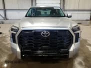 ✅ 2024 Toyota Tundra Limited • VIN: 5TFJA5EC9RX028286 • Лот: 71247725. Опубликован ранее на Copart с пробегом 14 464 миль. Бесплатный доступ к архиву аукционных продаж из США и подробный отчёт об истории автомобиля на DreamBid. Изображение 5.