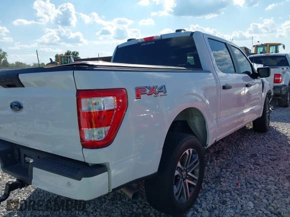 ✅ 2021 Ford F-150 XL • VIN: 1FTFW1E51MFC48036 • Lot: 43261728. Wystawiony na IAAI z przebiegiem 123 134 mil. Bezpłatny archiwum sprzedaży aukcyjnych z USA i szczegółowy raport historii pojazdu na DreamBid. Zdjęcie 4.