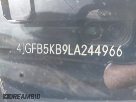 ✅ 2020 Mercedes-Benz GLE 450 • VIN: 4JGFB5KB9LA244966 • Lot: 41811214. Listed on IAAI with 85,317 mi. Free auction sales archive from the USA and detailed vehicle history report at DreamBid. Image 9.