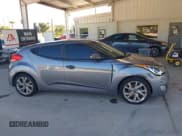 ✅ 2017 Hyundai Veloster Value Edition • VIN: KMHTC6AD4HU309804 • Lot: 43441272. Wystawiony na IAAI z przebiegiem 99 124 mil. Bezpłatny archiwum sprzedaży aukcyjnych z USA i szczegółowy raport historii pojazdu na DreamBid. Zdjęcie 13.