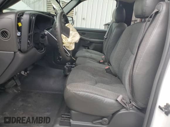 2004 Chevrolet Silverado 1500 LS z VIN 1GCEC14V84Z108022, wystawiony jako Copart lot #73192974 z przebiegiem 161 919 mil mil oraz Szkoda całkowita • Salvage title. Historia ofert i sprzedaży dostępna na DreamBid. Obrazek 7.