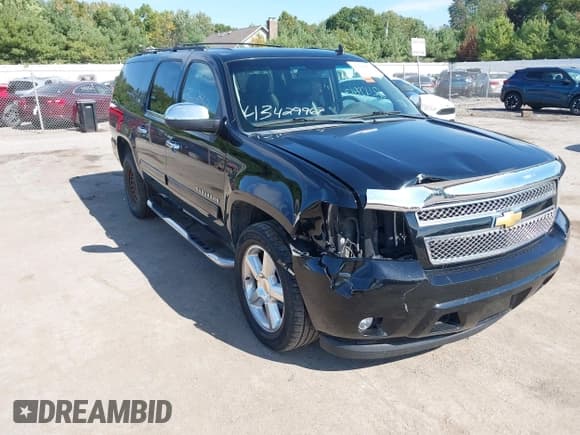 ✅ 2013 Chevrolet Suburban LT • VIN: 1GNSKJE77DR184909 • Lot: 43429967. Listed on IAAI with 293,811 mi. Free auction sales archive from the USA and detailed vehicle history report at DreamBid. Image 1.
