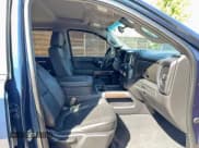 ✅ 2019 Chevrolet Silverado 1500 LT Trail Boss • VIN: 3GCPYFEDXKG194329 • Lot: 85728635. Wystawiony na Copart z przebiegiem 72 766 mil. Bezpłatny archiwum sprzedaży aukcyjnych z USA i szczegółowy raport historii pojazdu na DreamBid. Zdjęcie 5.