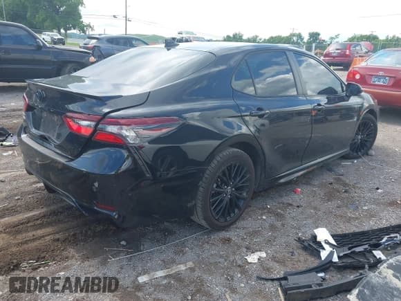 ✅ 2022 Toyota Camry Hybrid SE • VIN: 4T1G31AK2NU032374 • Lot: 42383386. Wystawiony na IAAI z przebiegiem 78 860 mil. Bezpłatny archiwum sprzedaży aukcyjnych z USA i szczegółowy raport historii pojazdu na DreamBid. Zdjęcie 4.