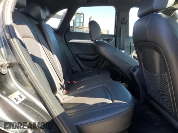 ✅ 2018 Audi Q3 Premium • VIN: WA1BCCFS4JR010659 • Lot: 86194175. Wystawiony na Copart z przebiegiem 83 482 mil. Bezpłatny archiwum sprzedaży aukcyjnych z USA i szczegółowy raport historii pojazdu na DreamBid. Zdjęcie 10.