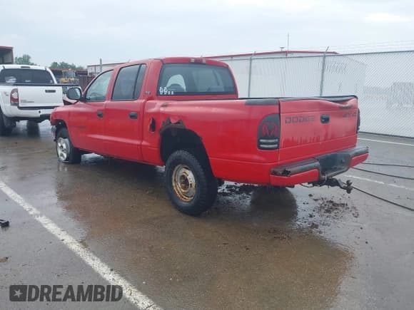 ✅ 2000 Dodge Dakota Sport • VIN: 1B7HG2AZ4YS711580 • Lot: 42400349. Wystawiony na IAAI z przebiegiem 216 057 mil. Bezpłatny archiwum sprzedaży aukcyjnych z USA i szczegółowy raport historii pojazdu na DreamBid. Zdjęcie 3.
