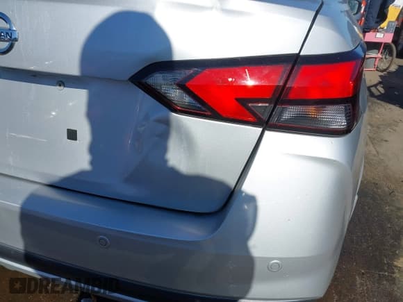 ✅ 2020 Nissan Versa S • VIN: 3N1CN8DV2LL902162 • Lot: 43671182. Listed on IAAI with 138,464 mi. Free auction sales archive from the USA and detailed vehicle history report at DreamBid. Image 18.