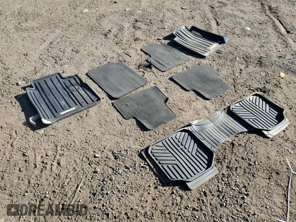 ✅ 2019 Chevrolet Colorado 4WD Z71 • VIN: 1GCGTDEN7K1132221 • Лот: 76713234. Опубликован ранее на Copart с пробегом 129 185 миль. Бесплатный доступ к архиву аукционных продаж из США и подробный отчёт об истории автомобиля на DreamBid. Изображение 14.