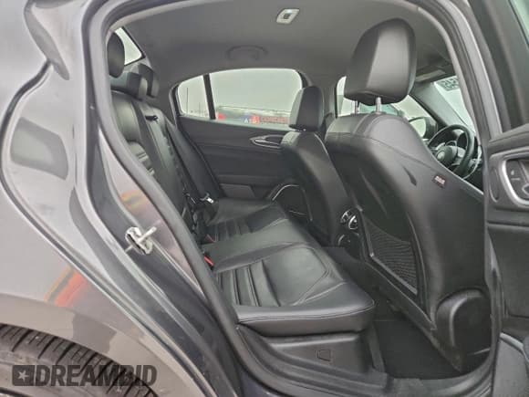 ✅ 2018 Alfa Romeo Giulia Ti Sport • VIN: ZARFAECN2J7597159 • Lot: 96051545. Listed on Copart with 137,589 mi. Free auction sales archive from the USA and detailed vehicle history report at DreamBid. Image 10.