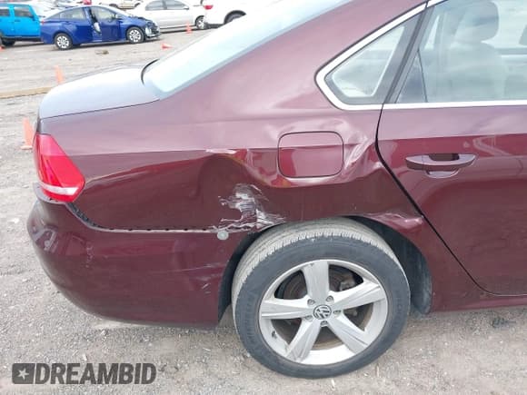 ✅ 2013 Volkswagen Passat SE • VIN: 1VWBP7A34DC089417 • Лот: 41818550. Опубликован ранее на IAAI с пробегом 131 698 миль. Бесплатный доступ к архиву аукционных продаж из США и подробный отчёт об истории автомобиля на DreamBid. Изображение 6.