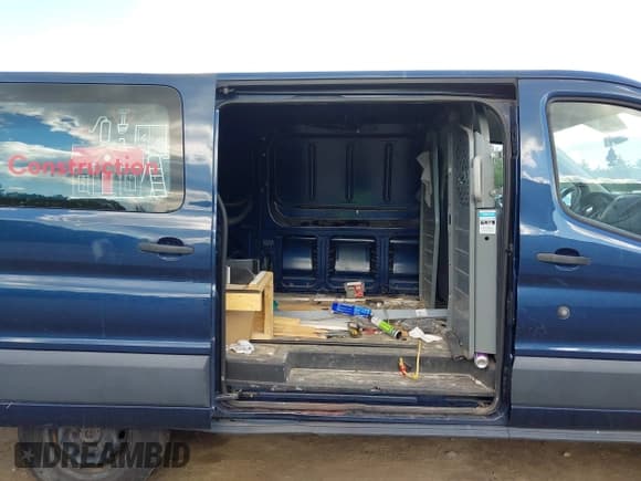 ✅ 2015 Ford Transit Cargo • VIN: 1FTNR1YM3FKA42281 • Лот: 43072604. Опубликован ранее на IAAI с пробегом 179 892 миль. Бесплатный доступ к архиву аукционных продаж из США и подробный отчёт об истории автомобиля на DreamBid. Изображение 8.