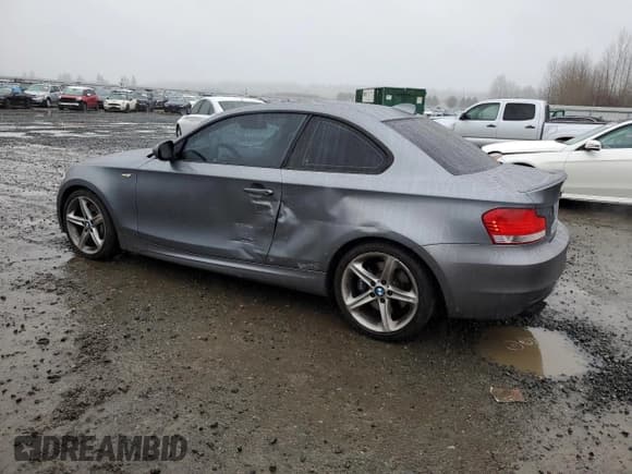 ✅ 2010 BMW 1 Series 135i • VIN: WBAUC7C53AVK96433 • Лот: 86206304. Опубликован ранее на Copart с пробегом 48 553 миль. Бесплатный доступ к архиву аукционных продаж из США и подробный отчёт об истории автомобиля на DreamBid. Изображение 2.