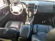 2006 Mercury Mariner Luxury z VIN 4M2CU56126KJ18508, wystawiony jako Copart lot #56960375 z przebiegiem 120 208 mil mil oraz Szkoda całkowita • Salvage title. Historia ofert i sprzedaży dostępna na DreamBid. Obrazek 8.