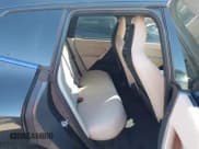 ✅ 2024 BMW iX xDrive50 • VIN: WB523CF06RCR16553 • Lot: 43582026. Wystawiony na IAAI z przebiegiem 15 523 mil. Bezpłatny archiwum sprzedaży aukcyjnych z USA i szczegółowy raport historii pojazdu na DreamBid. Zdjęcie 8.