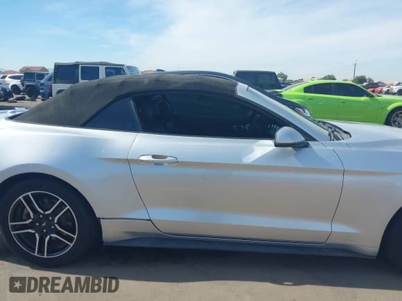 ✅ 2018 Ford Mustang EcoBoost Premium • VIN: 1FATP8UH6J5110357 • Lot: 43588713. Listed on IAAI with 101,304 mi. Free auction sales archive from the USA and detailed vehicle history report at DreamBid. Image 13.
