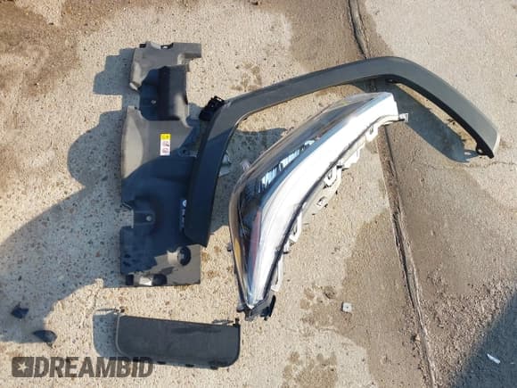 ✅ 2022 Toyota RAV4 LE • VIN: 2T3H1RFV1NW205529 • Lot: 43072223. Listed on IAAI with 76,816 mi. Free auction sales archive from the USA and detailed vehicle history report at DreamBid. Image 12.