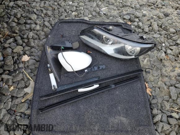 ✅ 2016 Volkswagen Tiguan SEL • VIN: WVGBV7AX0GW547500 • Lot: 84235004. Wystawiony na Copart z przebiegiem 76 679 mil. Bezpłatny archiwum sprzedaży aukcyjnych z USA i szczegółowy raport historii pojazdu na DreamBid. Zdjęcie 13.